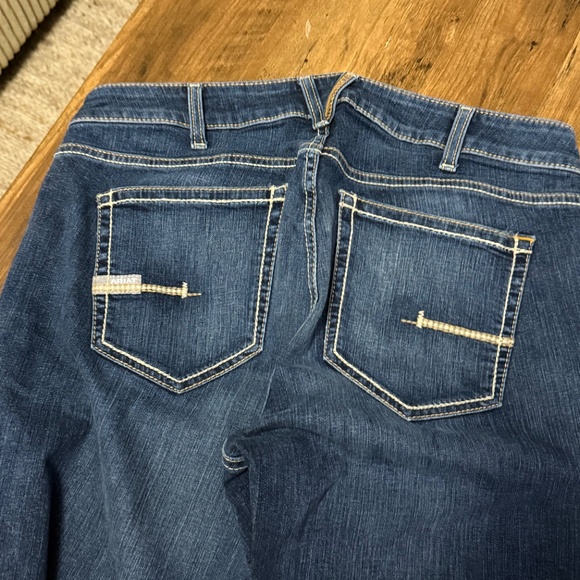 Ariats - Picture 3 of 6